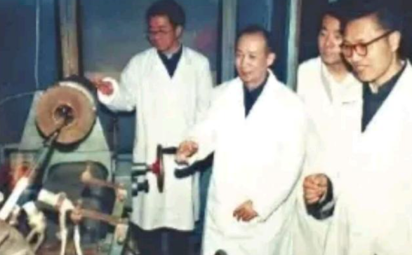 跨時(shí)代的飛躍：中國(guó)第1根光纖，是在一臺(tái)破舊機(jī)床上完成的